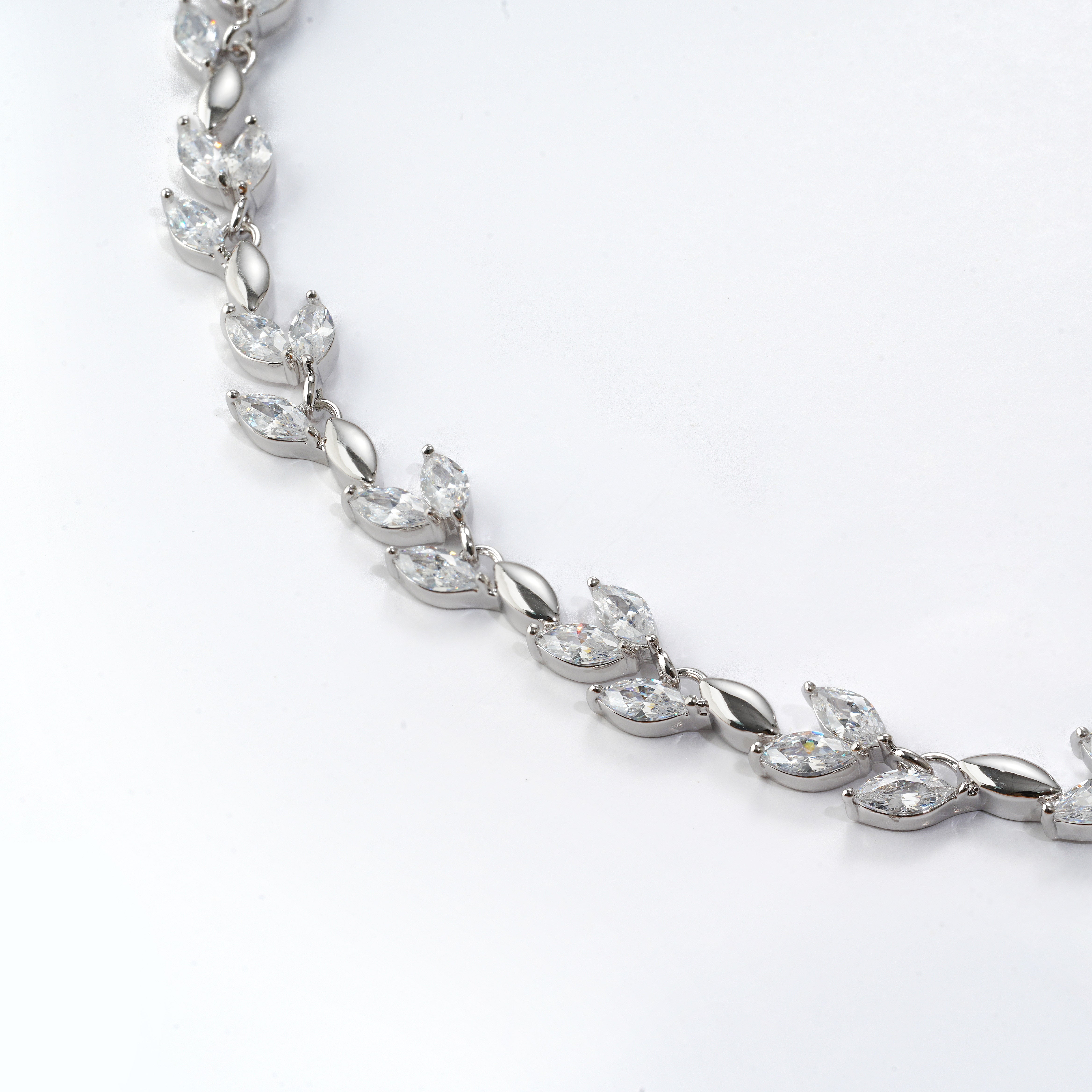 Platinum Plated Leaf Zirconia Necklace | Elegant Nature-Inspired Design | OEM/ODM Fashion Jewelry