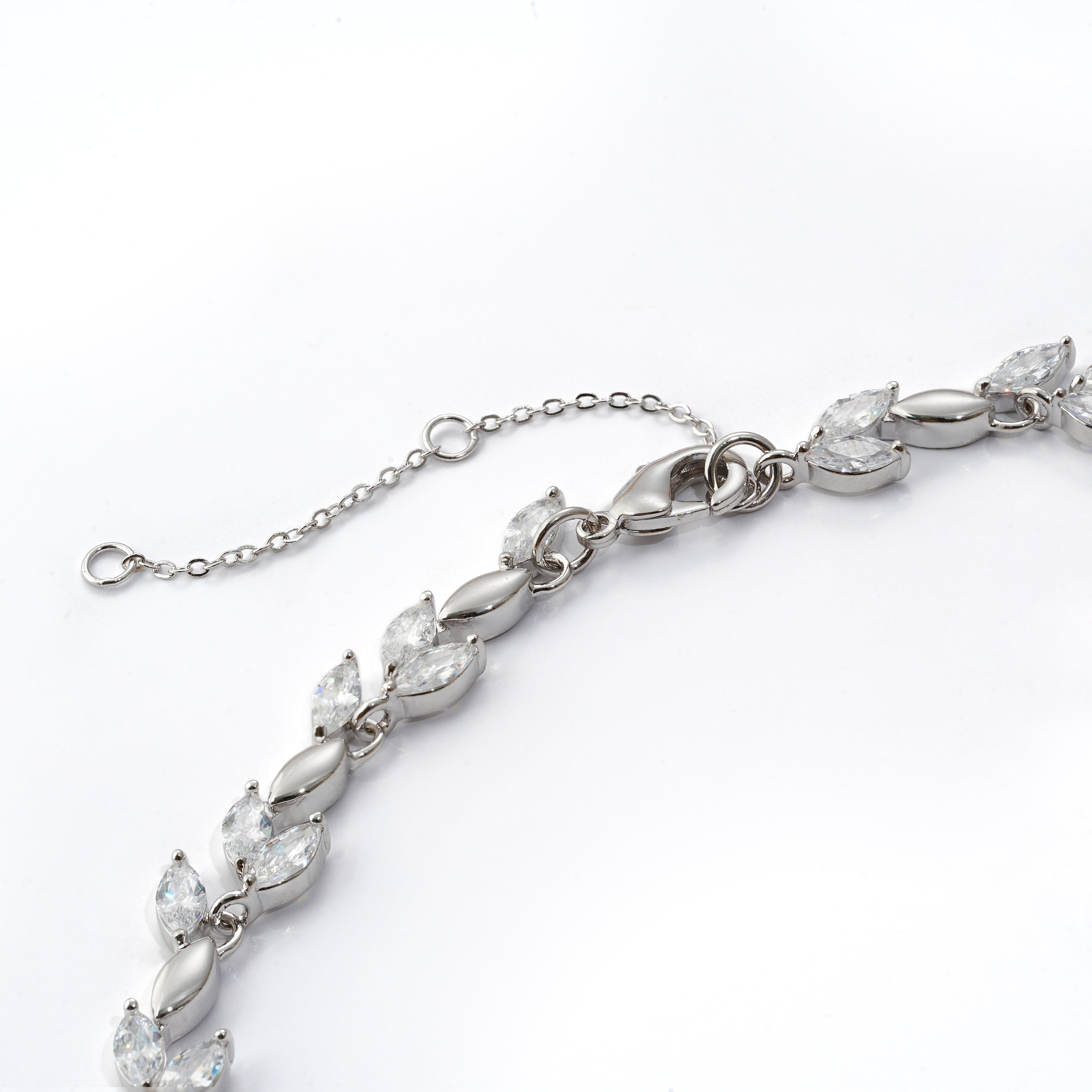 Platinum Plated Leaf Zirconia Necklace | Elegant Nature-Inspired Design | OEM/ODM Fashion Jewelry
