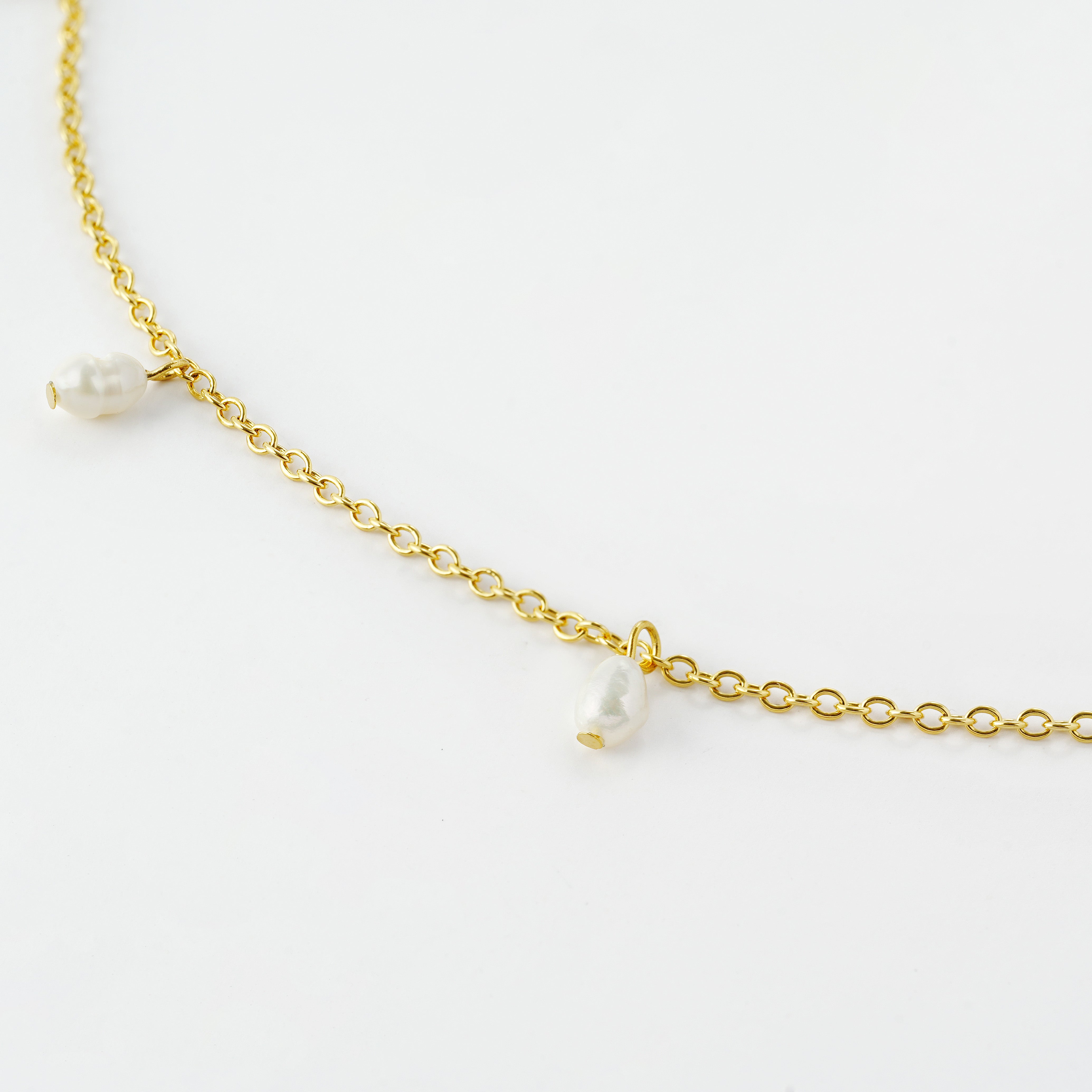 Elegant Freshwater Pearl Choker – Gold-Plated Brass, Modern & Refined