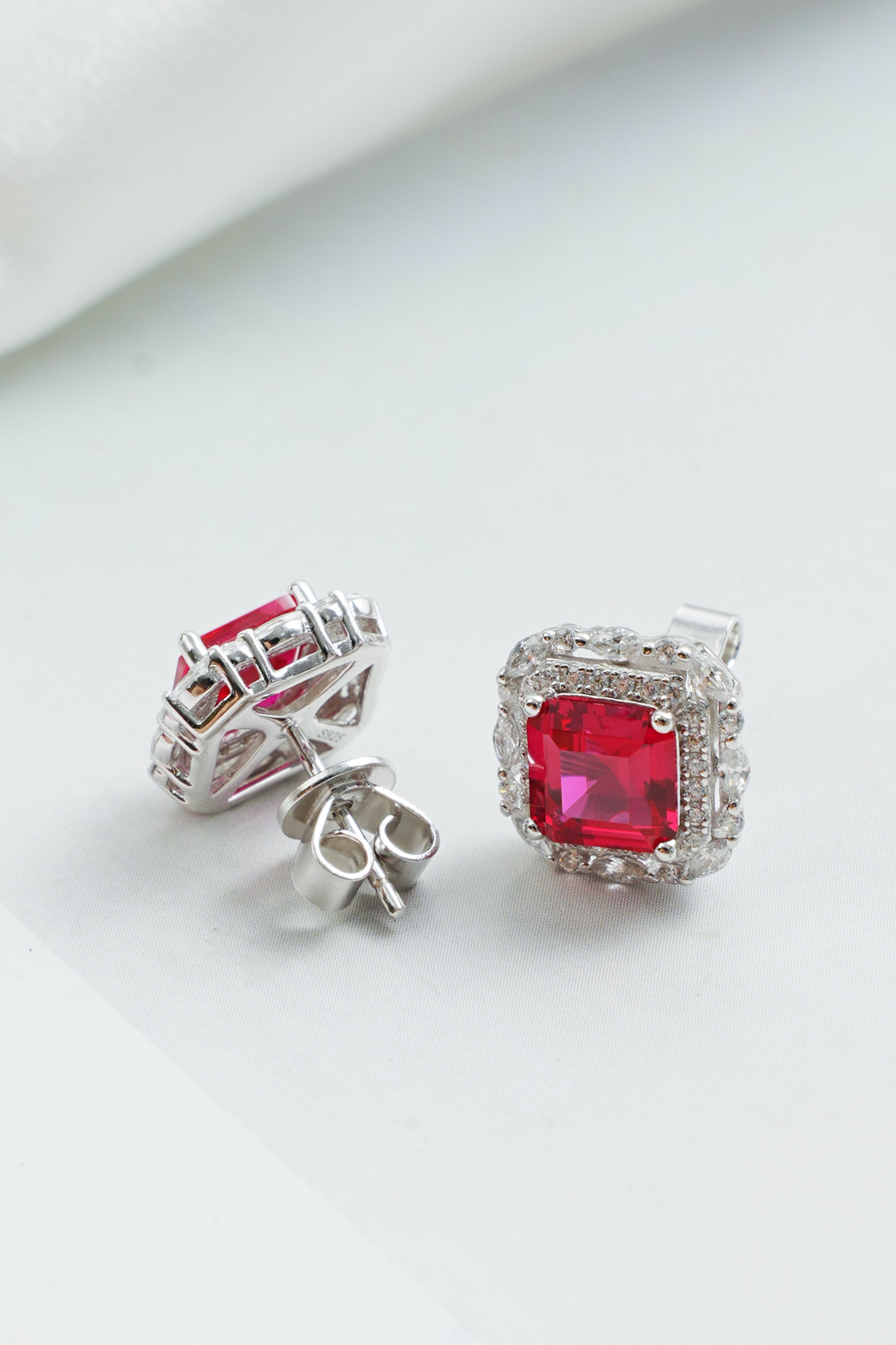 High-Quality 925 Silver Jewelry Set Supplier | Square Ruby Crushed Ice Stone Necklace Earring Ring | OEM ODM Fashion Jewelry Manufacturer