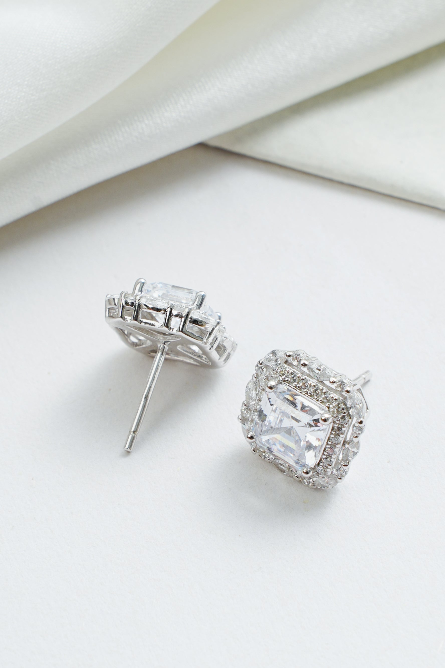 Luxury Crushed Ice Stone 925 Silver Jewelry Set | Square Halo CZ Bridal Necklace, Earrings & Ring | OEM Fine Jewelry Supplier